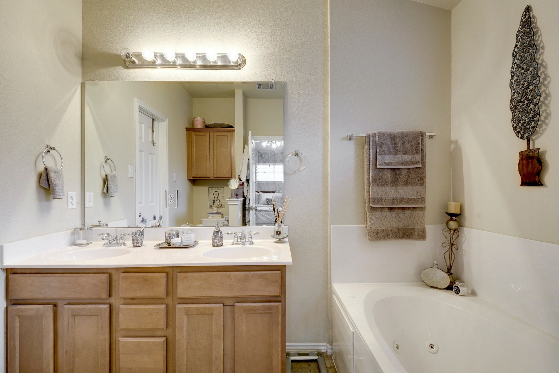 14815 Avery Ranch Boulevard, Unit 1103 Austin, TX 78717 - Photo 18 of 25 a bathroom with a tub sink and mirror
