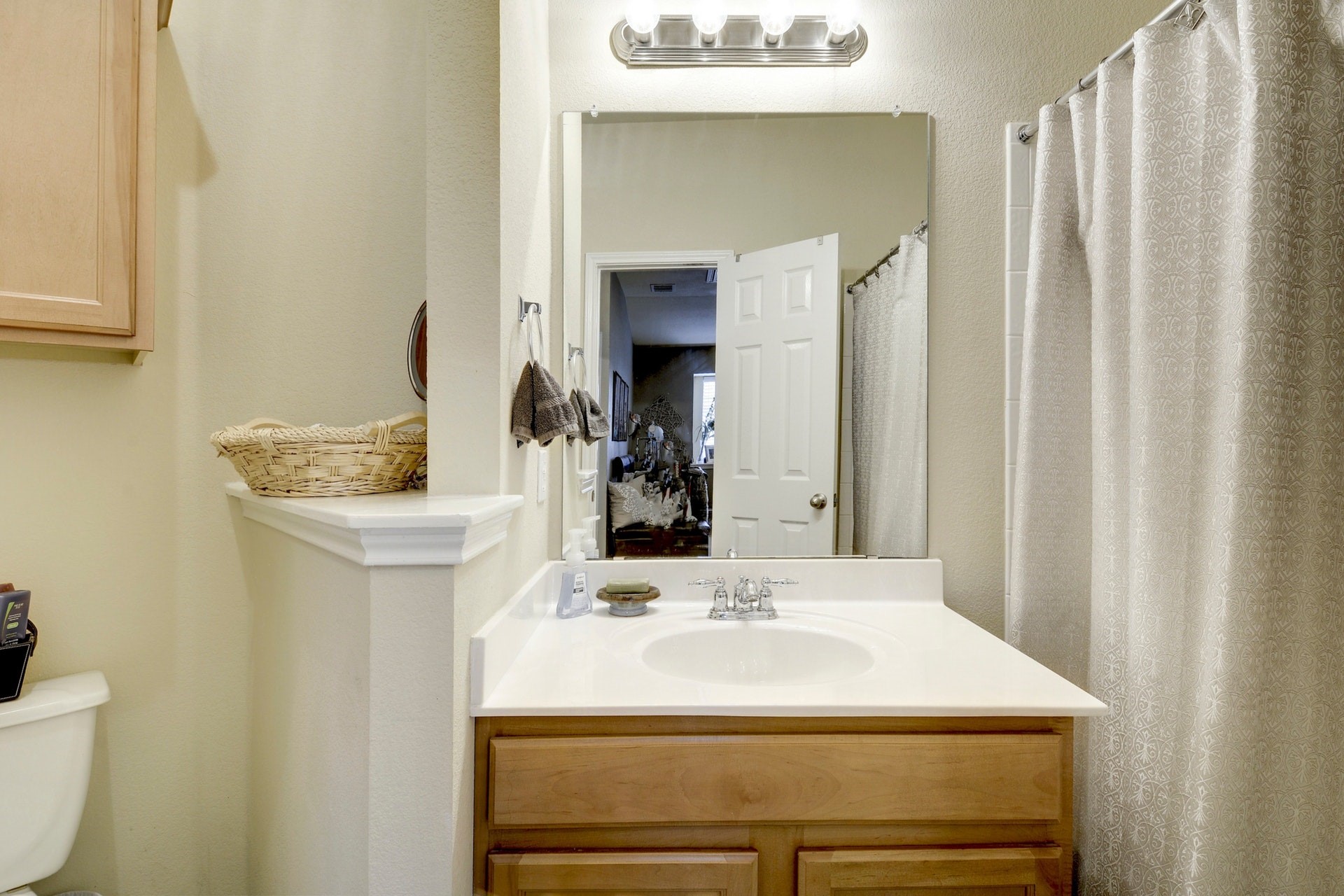 14815 Avery Ranch Boulevard, Unit 1103 Austin, TX 78717 - Photo 22 of 25 a bathroom with a sink and a mirror