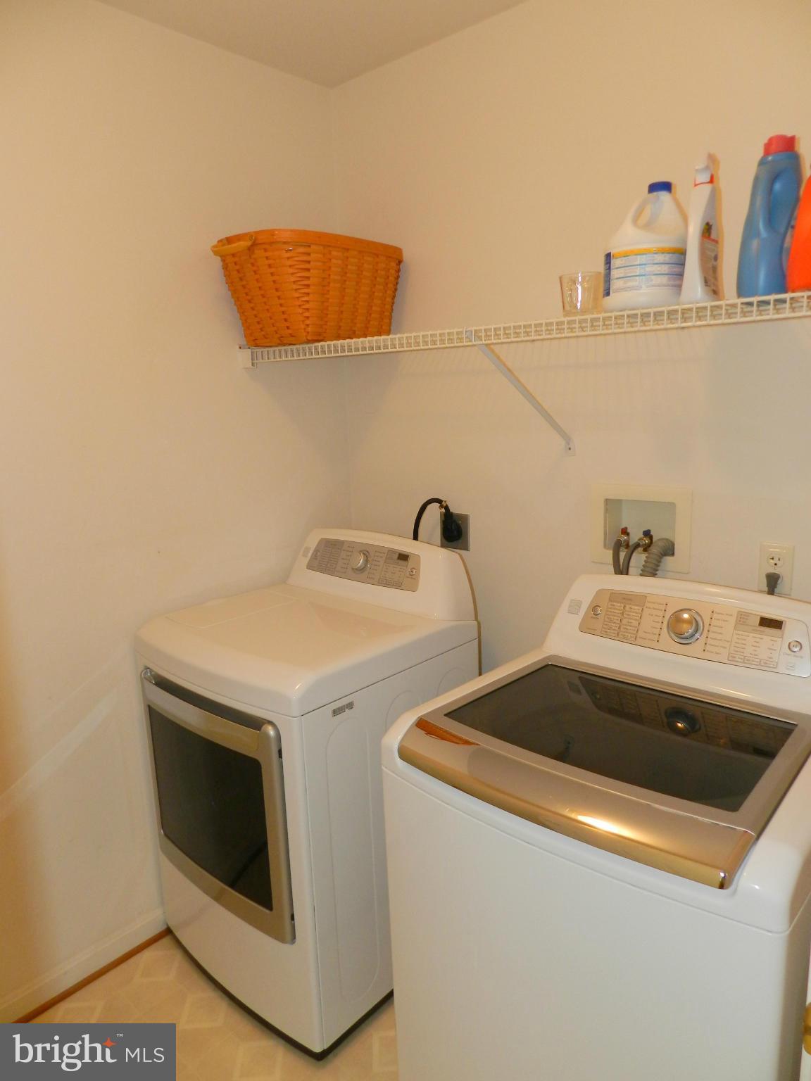 18401 Barnesville Road Barnesville, MD 20838 - Photo 22 of 30 a utility room with dryer and washer