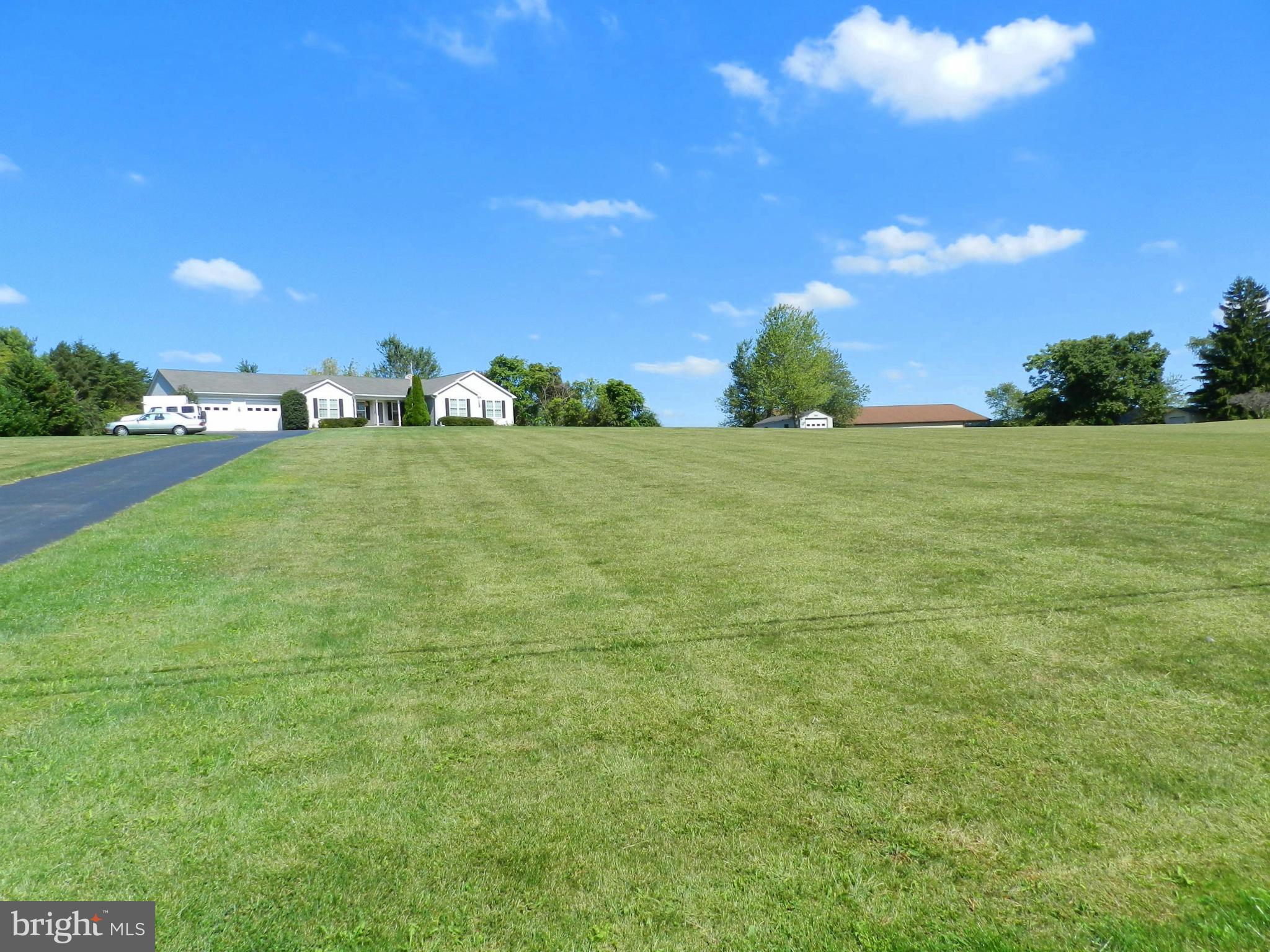 18401 Barnesville Road Barnesville, MD 20838 - Photo 27 of 30 a backyard of a house