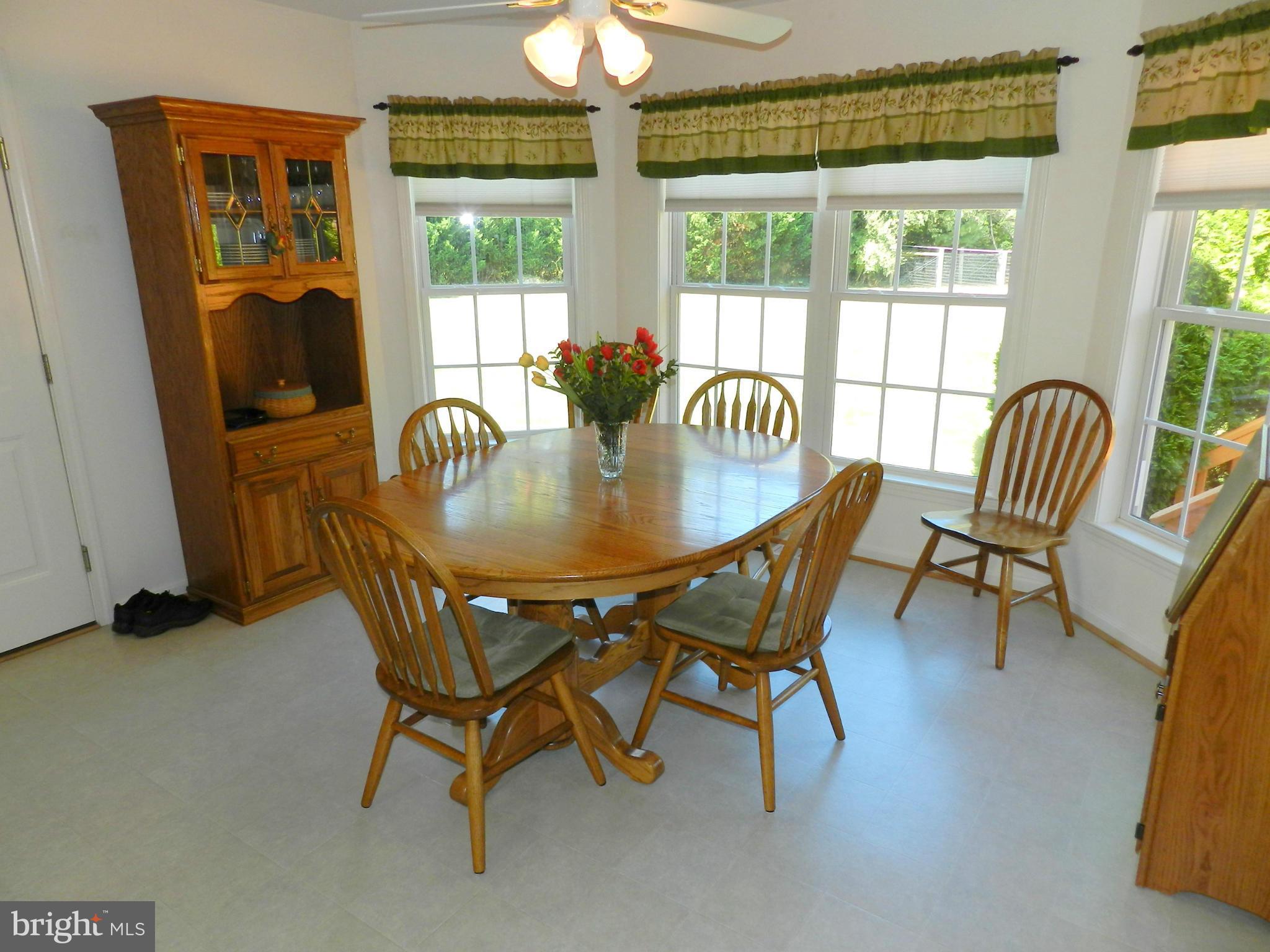 18401 Barnesville Road Barnesville, MD 20838 - Photo 10 of 30 a dining room with furniture and window