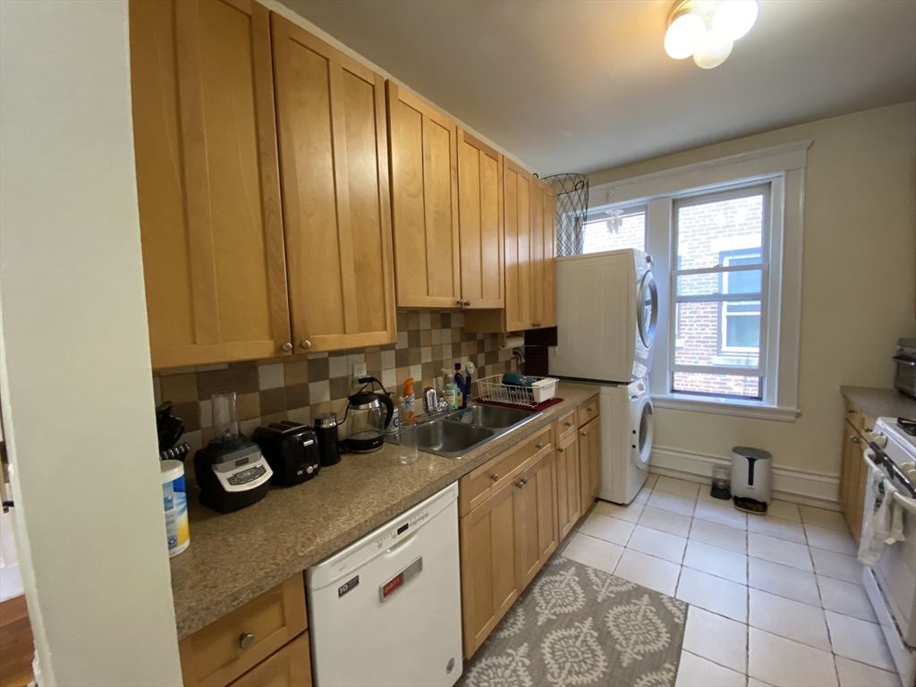 9 Braemore Road, Unit 9 Boston, MA 02135 - Photo 3 of 10