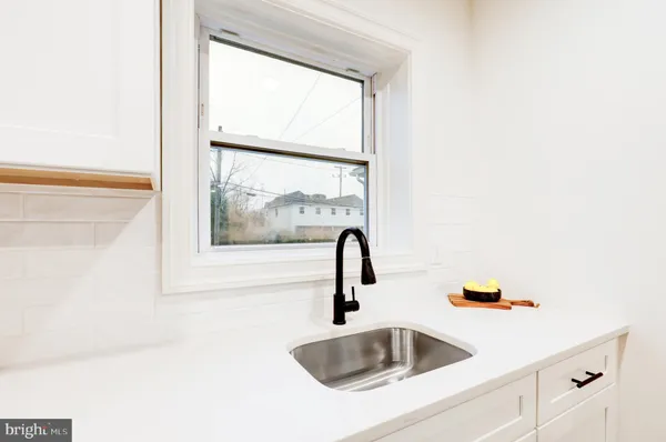 a close view of sink and tap