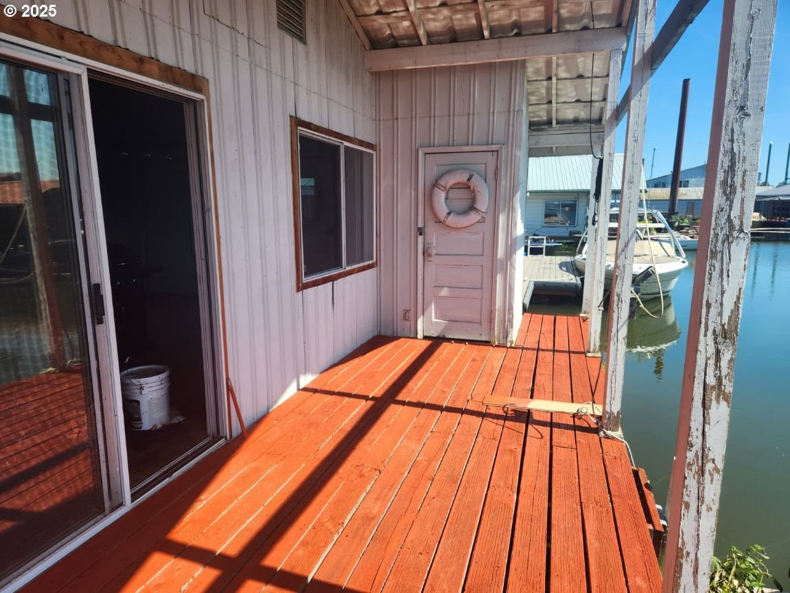 50350 Cowens Road, Unit 8 Scappoose, OR 97056 - Photo 7 of 8 a bedroom with a bed and a balcony