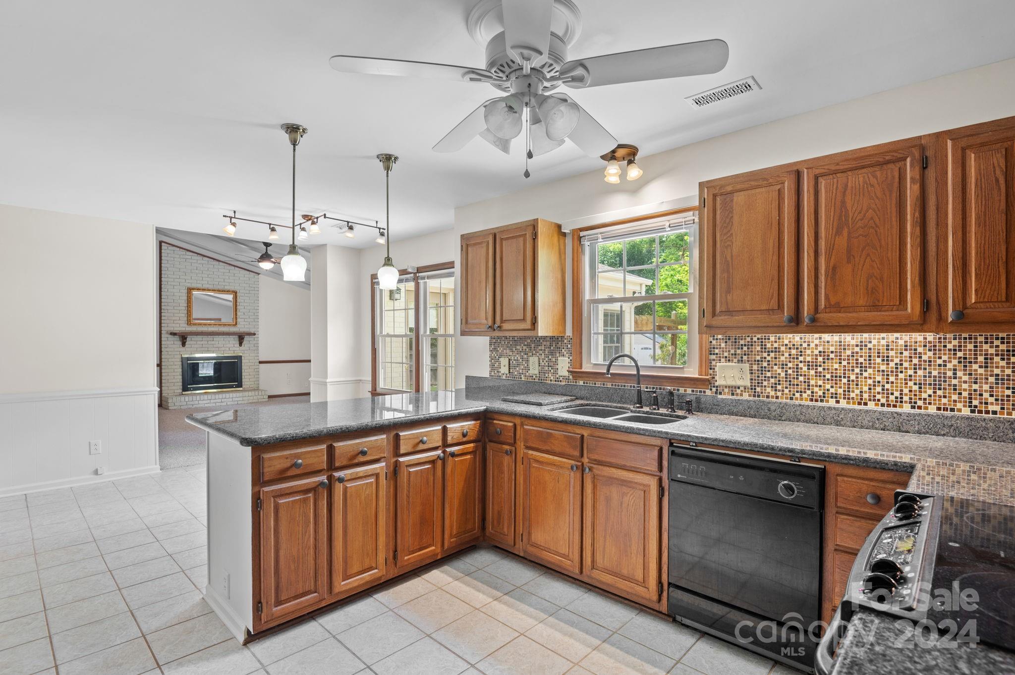 617 Fredricksburg Road Matthews, NC 28105 - Photo 10 of 36 Gallery Image 10