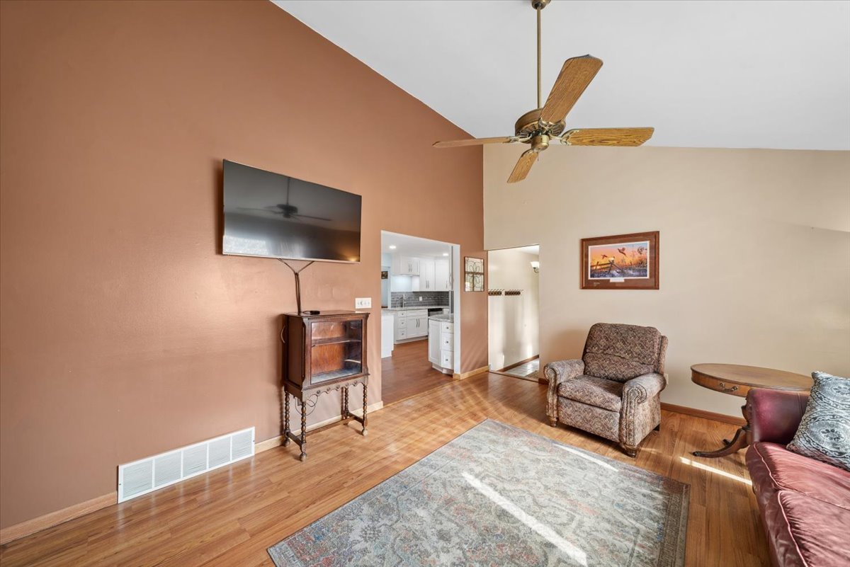 2 Division Street Bristol, IL 60512 - Photo 13 of 41
