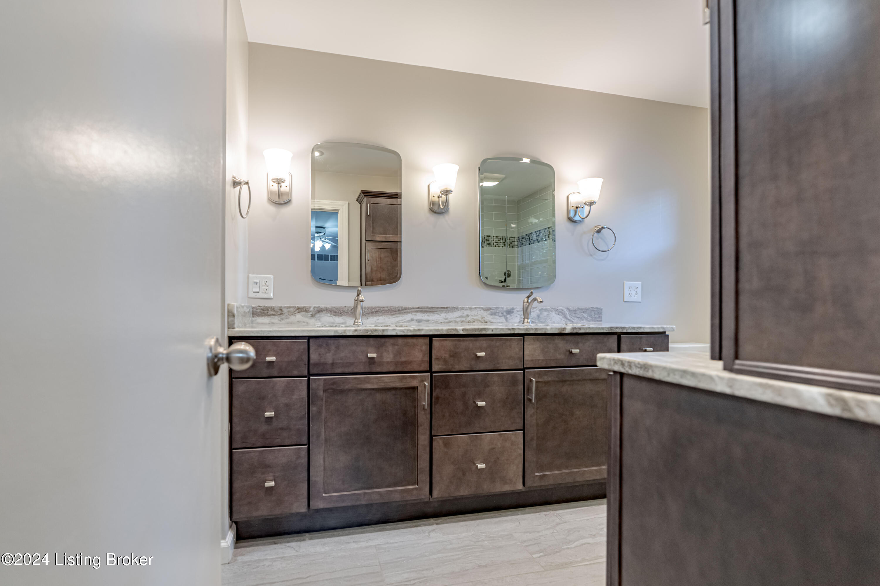 208 Tyne Road Louisville, KY 40207 - Photo 33 of 69 DSC09695