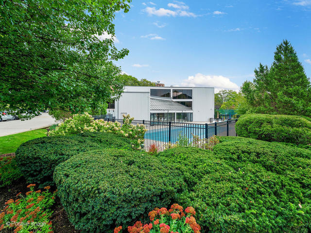 2 South Atrium Way, Unit 606 Elmhurst, IL 60126 - Photo 48 of 52