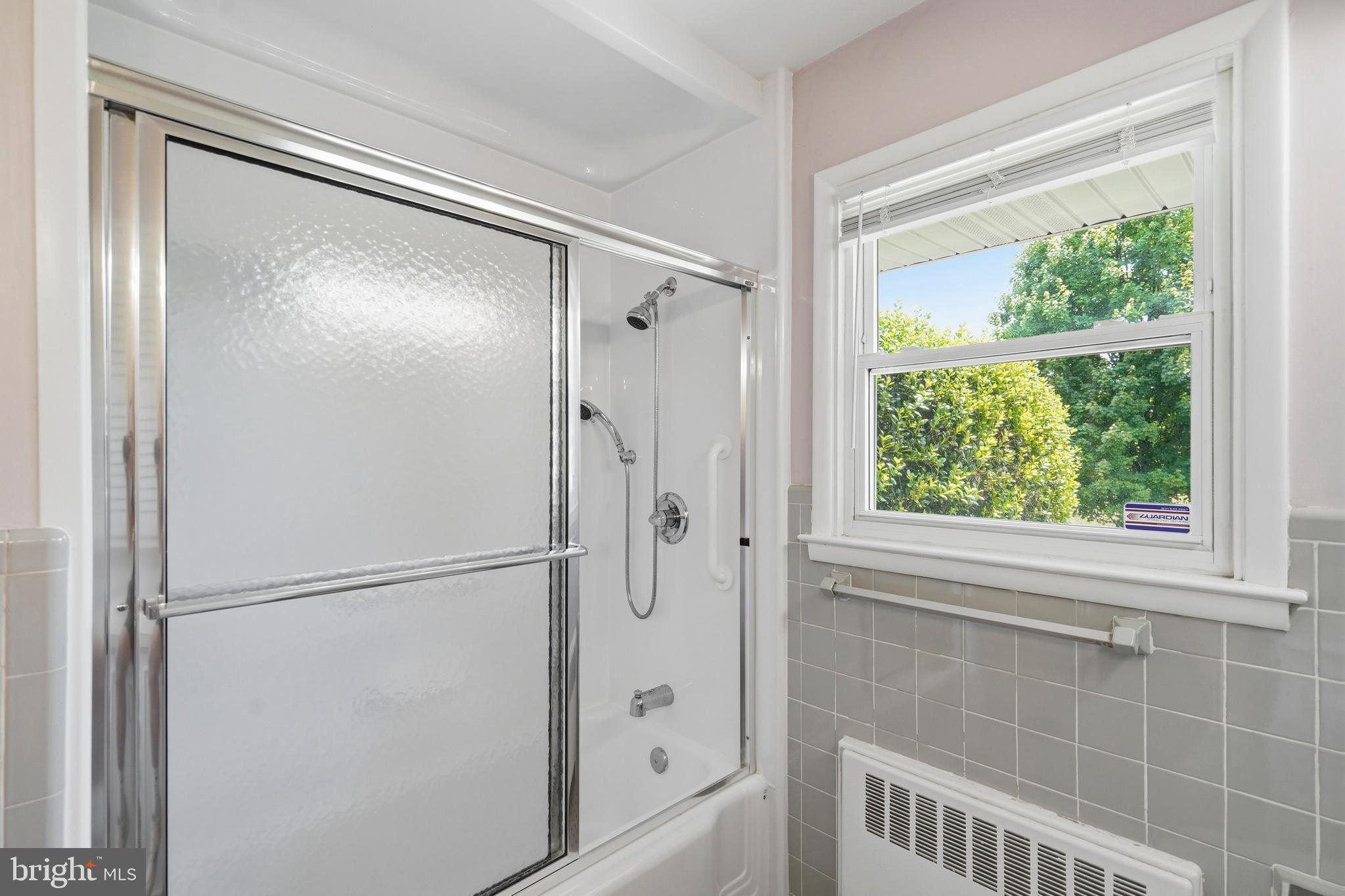 2303 Farringdon Road Baltimore, MD 21209 - Photo 24 of 36 Tub/Shower Combo