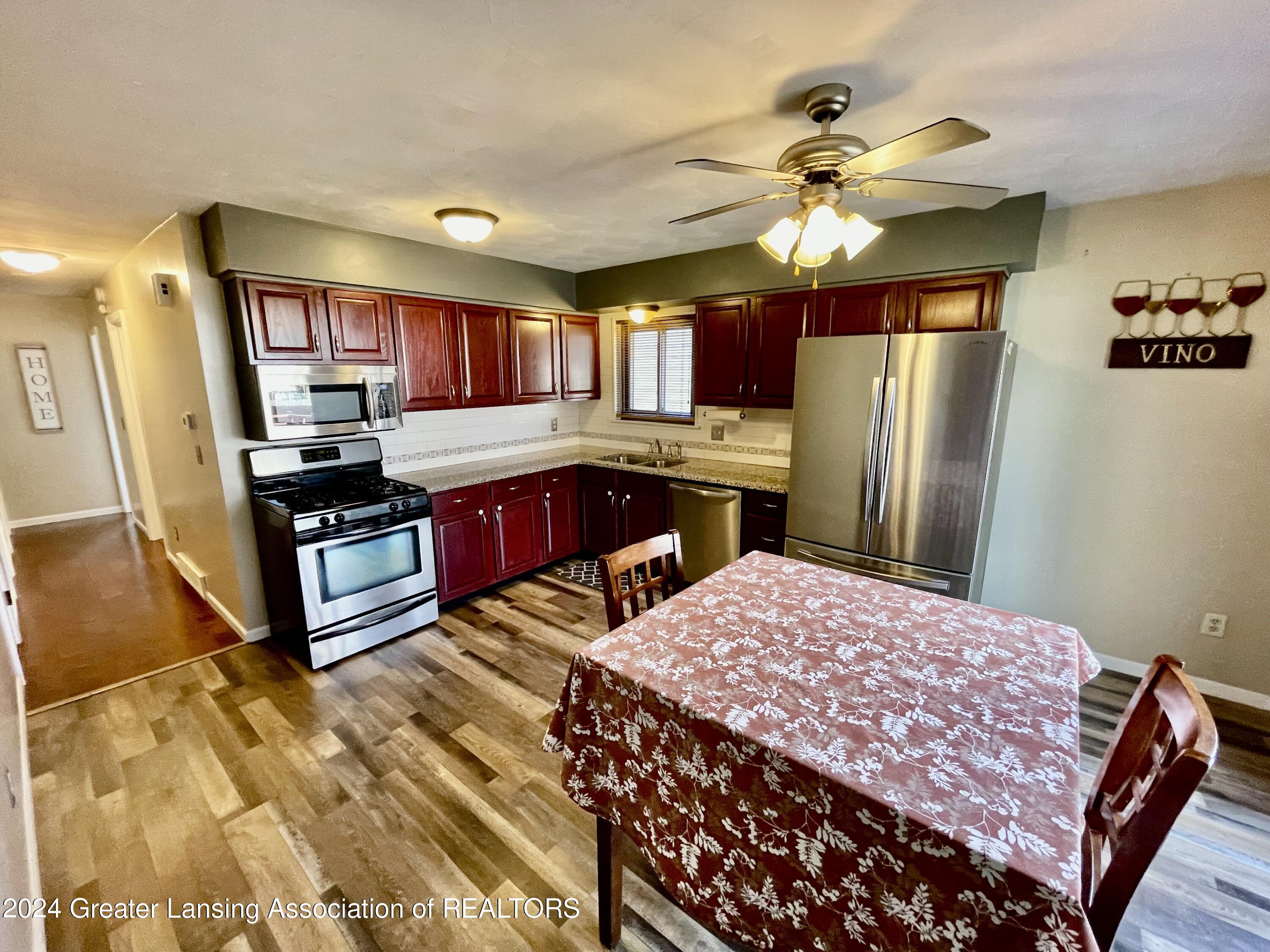 230 Raritan Road Lansing, MI 48911 - Photo 5 of 28 Kitchen/Dining