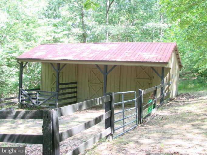 6711 Carters Run Road Marshall, VA 20115 - Photo 2 of 16 a backyard of a house with barbeque oven