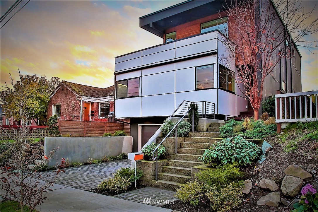 3929 Midvale Avenue North Seattle, WA 98103 - Photo 2 of 25 Gallery Image 2