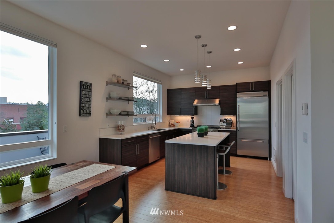 3929 Midvale Avenue North Seattle, WA 98103 - Photo 11 of 25 Gallery Image 11