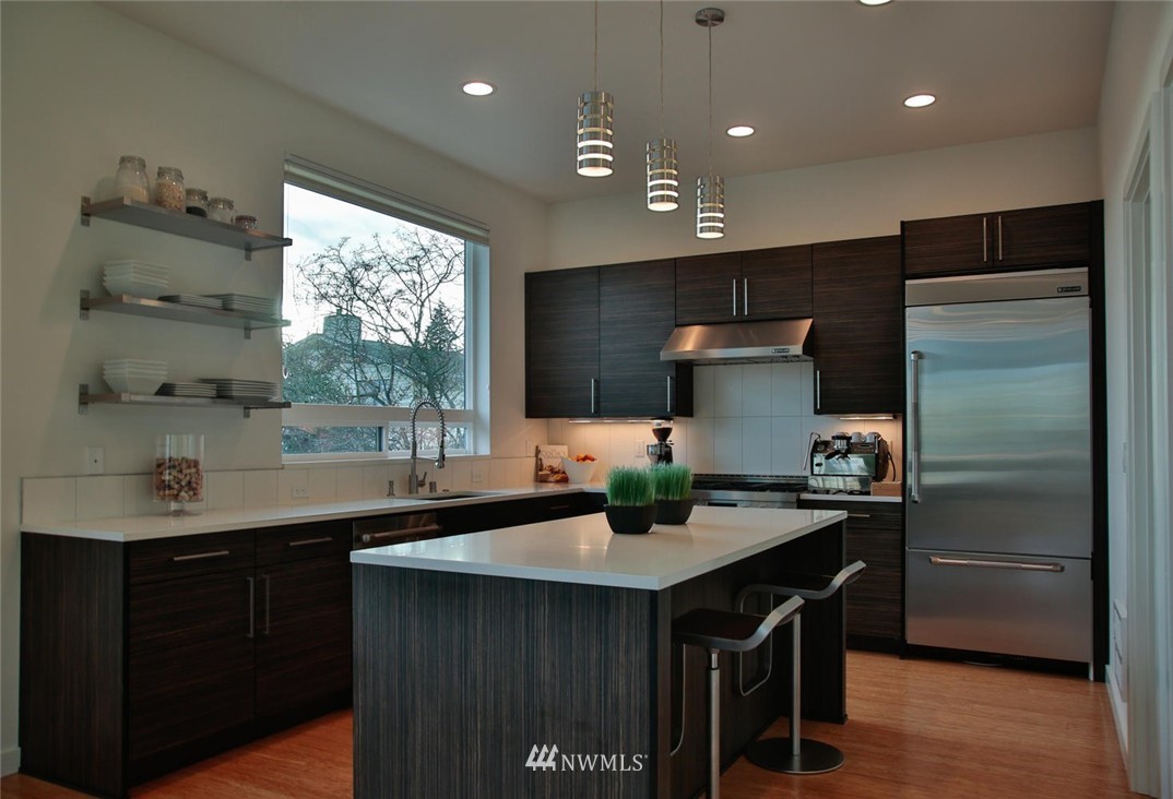 3929 Midvale Avenue North Seattle, WA 98103 - Photo 12 of 25 Gallery Image 12