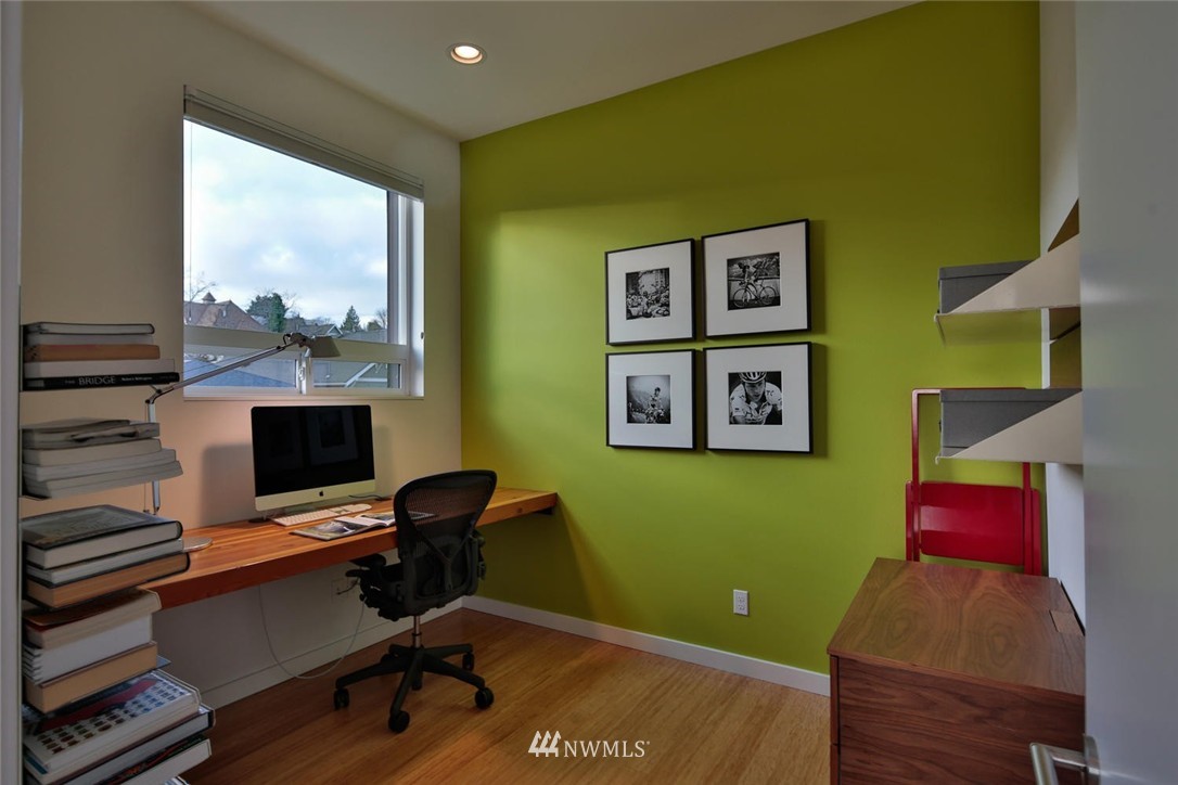 3929 Midvale Avenue North Seattle, WA 98103 - Photo 14 of 25 Gallery Image 14
