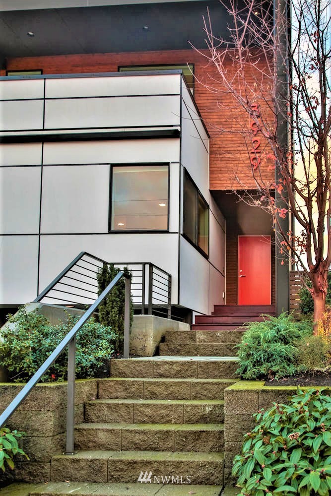 3929 Midvale Avenue North Seattle, WA 98103 - Photo 3 of 25 Gallery Image 3