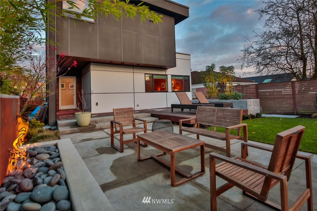 3929 Midvale Avenue North Seattle, WA 98103 - Photo 24 of 25 Gallery Image 24