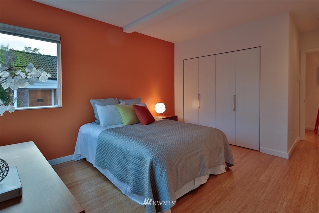 3929 Midvale Avenue North Seattle, WA 98103 - Photo 5 of 25 Gallery Image 5