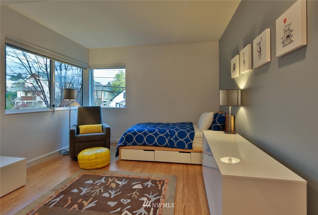 3929 Midvale Avenue North Seattle, WA 98103 - Photo 6 of 25 Gallery Image 6