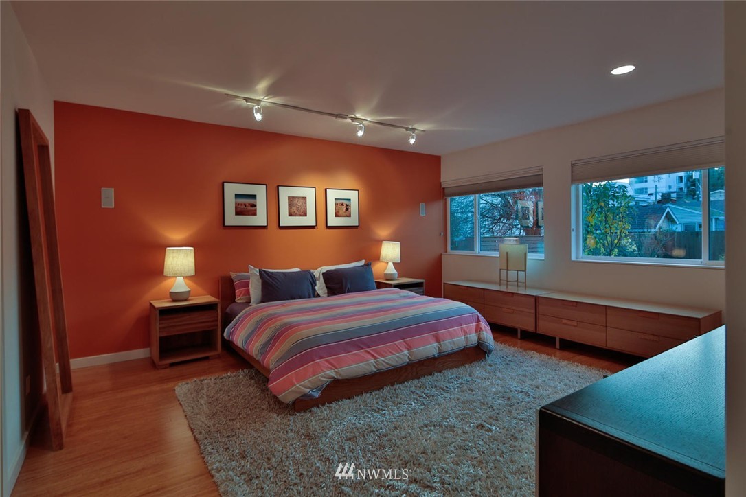 3929 Midvale Avenue North Seattle, WA 98103 - Photo 7 of 25 Gallery Image 7