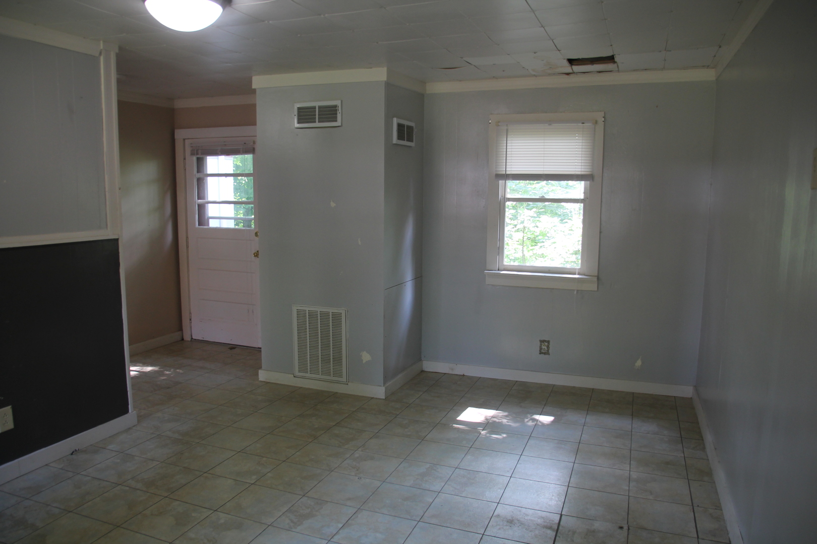 1150 N Homer, IL 61849 - Photo 22 of 32 an empty room that has a window in it