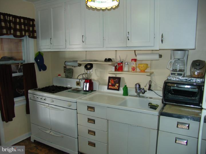 228 East County Line Road Hatboro, PA 19040 - Photo 11 of 25 Kitchen