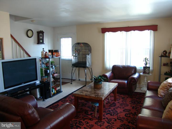 228 East County Line Road Hatboro, PA 19040 - Photo 3 of 25 Living Room