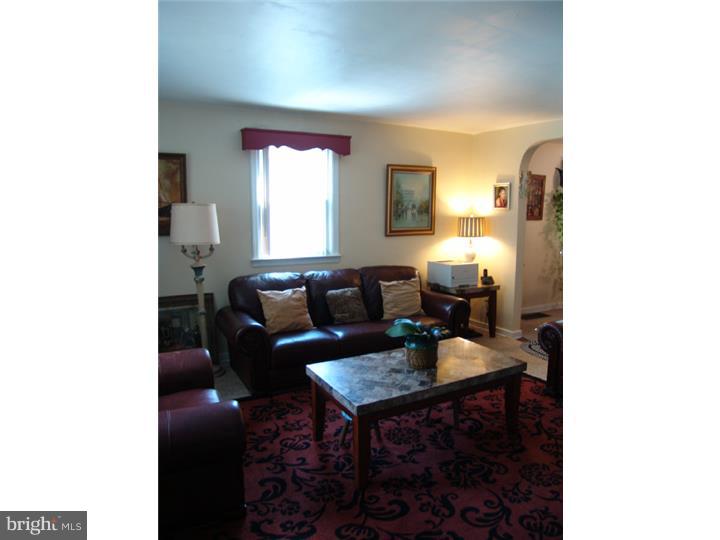 228 East County Line Road Hatboro, PA 19040 - Photo 7 of 25 Living Room