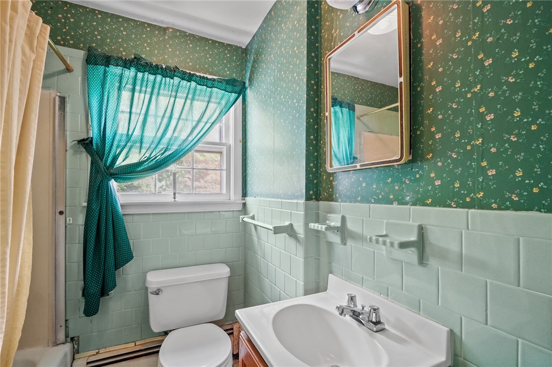 119 Rounds Avenue East Providence, RI 02915 - Photo 13 of 21