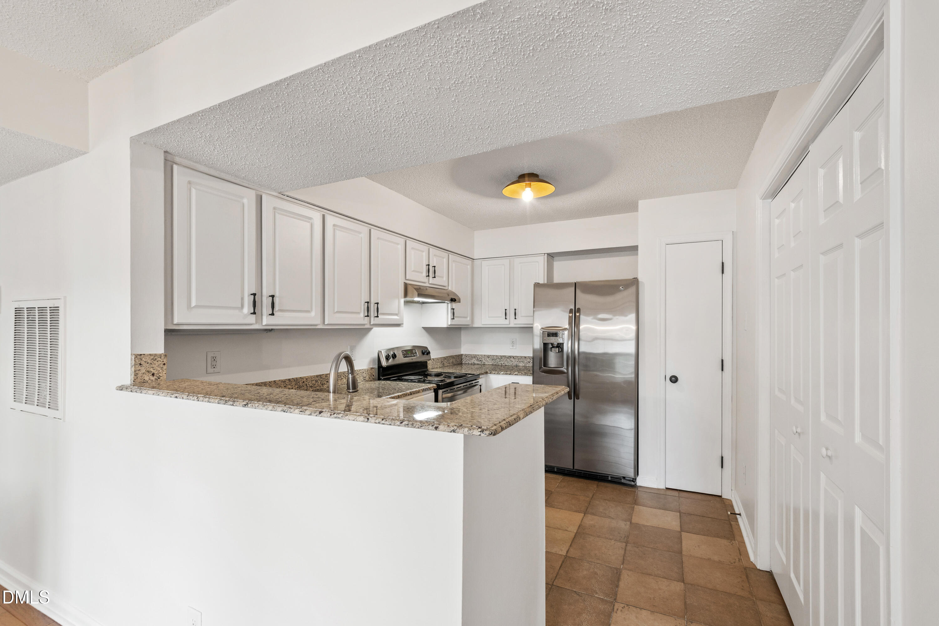 911 Washington Street, Unit 301 Raleigh, NC 27605 - Photo 11 of 54 Washington301-23
