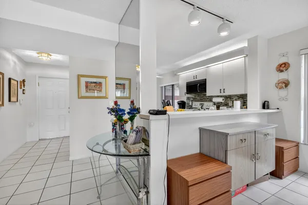 $264,990 | 10215 North Circle Lake Drive, Unit 101, Boynton Beach, FL 33437