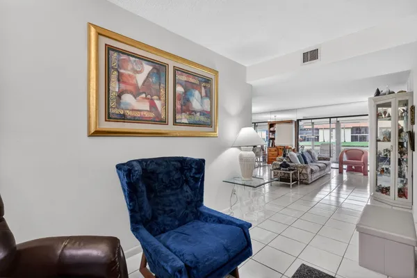$264,990 | 10215 North Circle Lake Drive, Unit 101, Boynton Beach, FL 33437