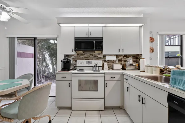 $264,990 | 10215 North Circle Lake Drive, Unit 101, Boynton Beach, FL 33437