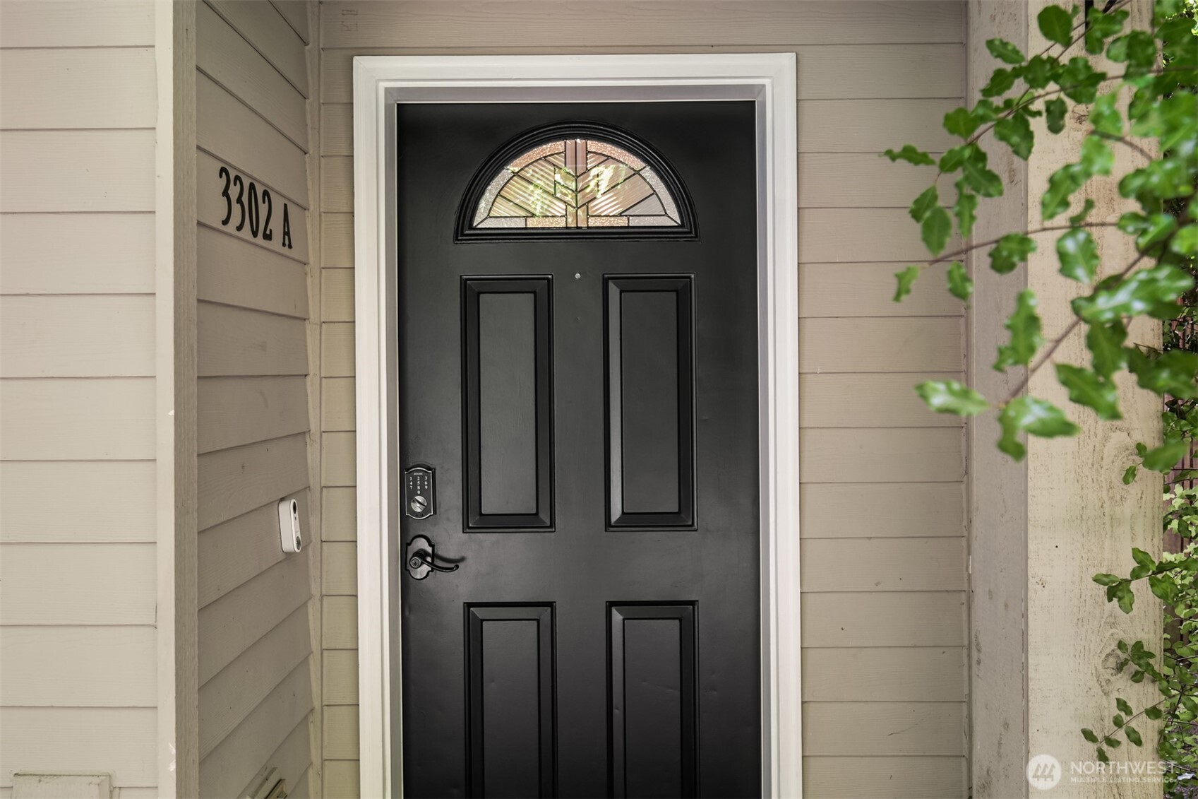 3302 West Government Way, Unit A Seattle, WA 98199 - Photo 30 of 32 a view of entryway with a door