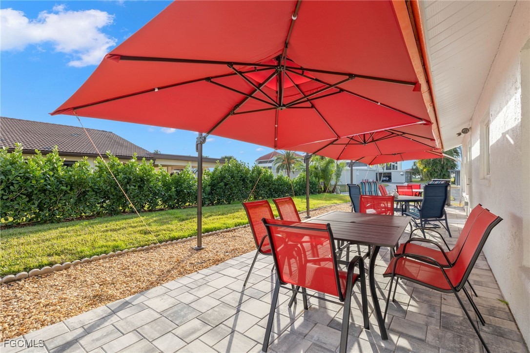 11545 Cinnamon Cove Boulevard Fort Myers, FL 33908 - Photo 25 of 26 a view of an outdoor sitting area with garden