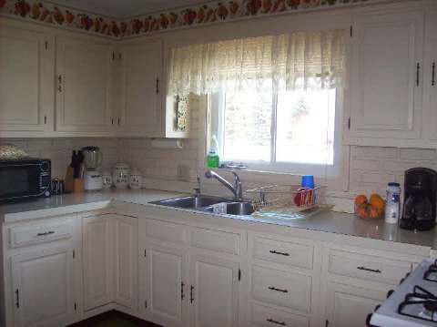 930 Schust Road Saginaw, MI 48604 - Photo 2 of 6 31233560-1.JPG