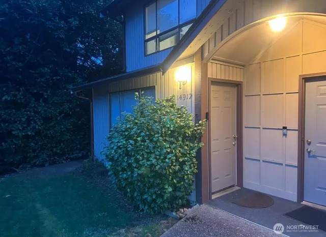 $312,000 | 14917 32nd Place South, Unit 42, SeaTac, WA 98168