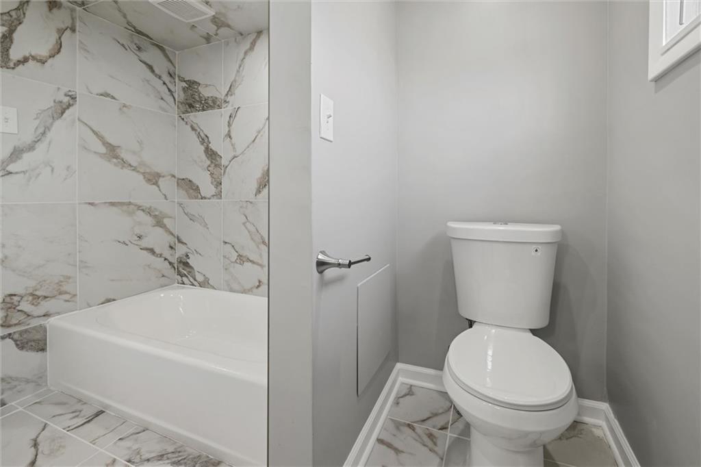 309 Beech Street Vandergrift, PA 15690 - Photo 20 of 47 a bathroom with a toilet and a bathtub