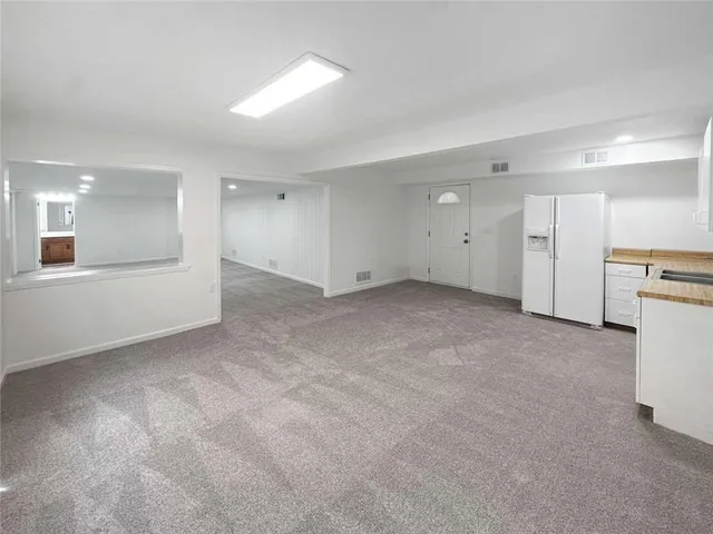 a view of a big room with closet and windows