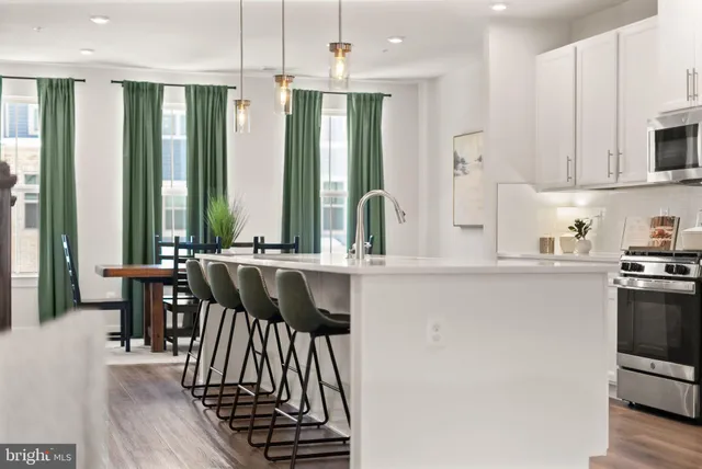 $639,000 | 24125 Newtonmore Terrace, Unit K, Sterling, VA 20166