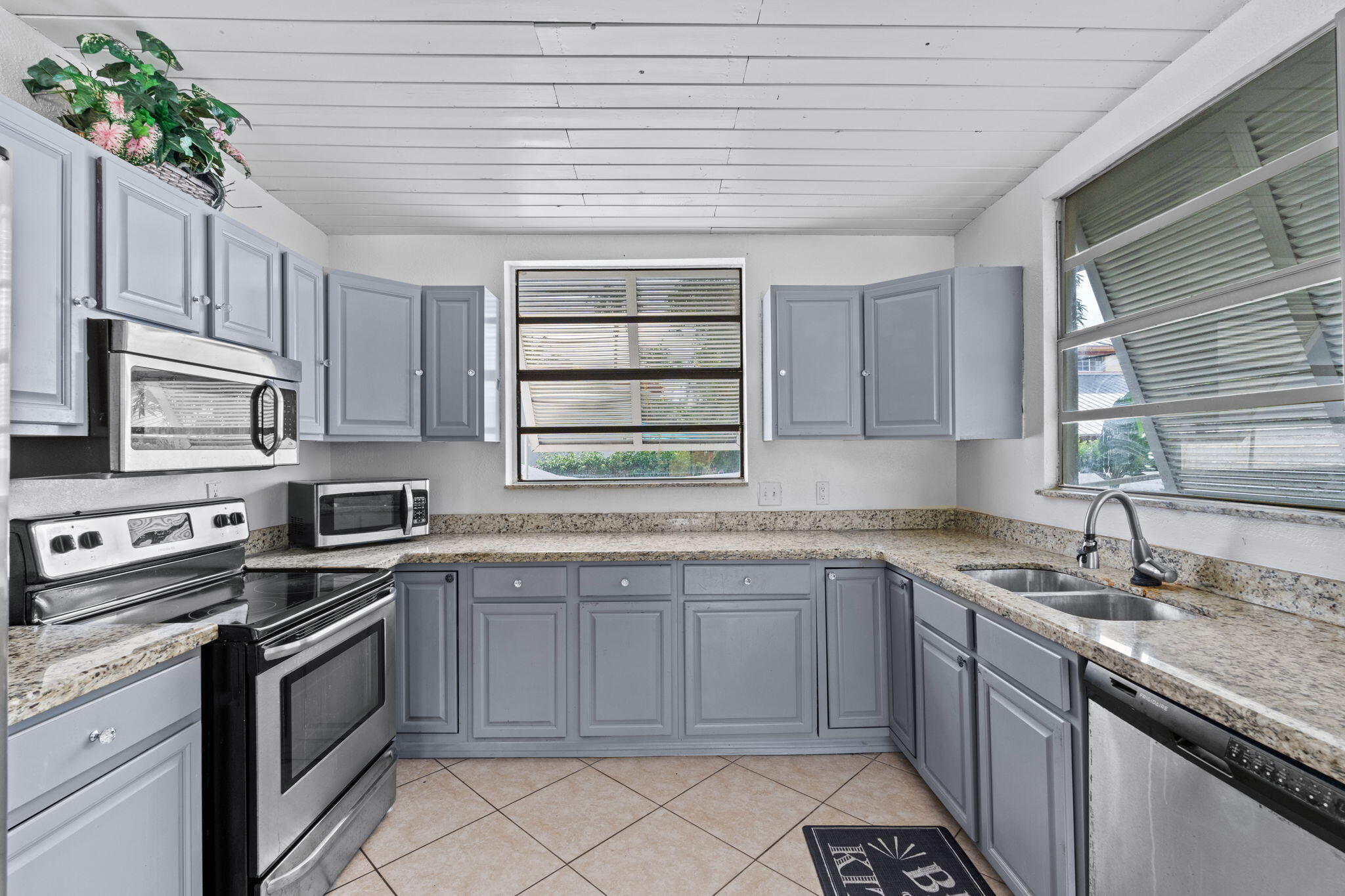 1425 Northeast 4th Court Boca Raton, FL 33432 - Photo 27 of 66 27-web-or-mls-A7409529