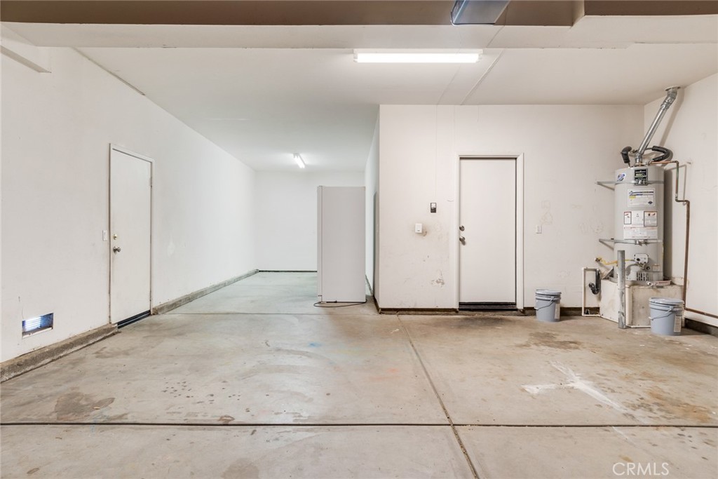 9140 Village Way Riverside, CA 92508 - Photo 34 of 37 tandem garage