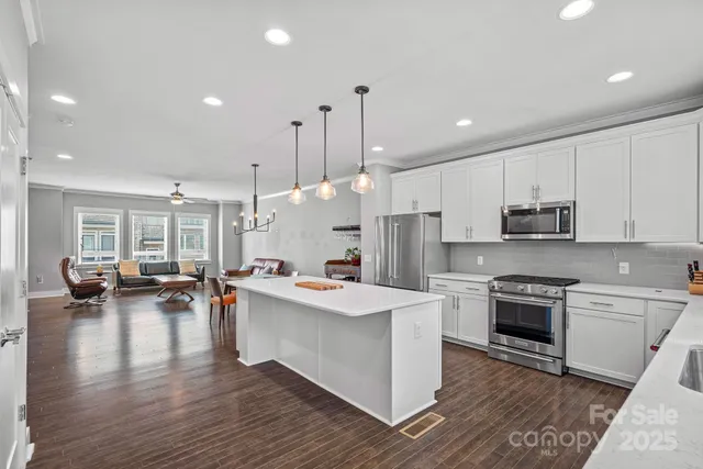 $690,000 | 1910 Seegars Place, Charlotte, NC 28204