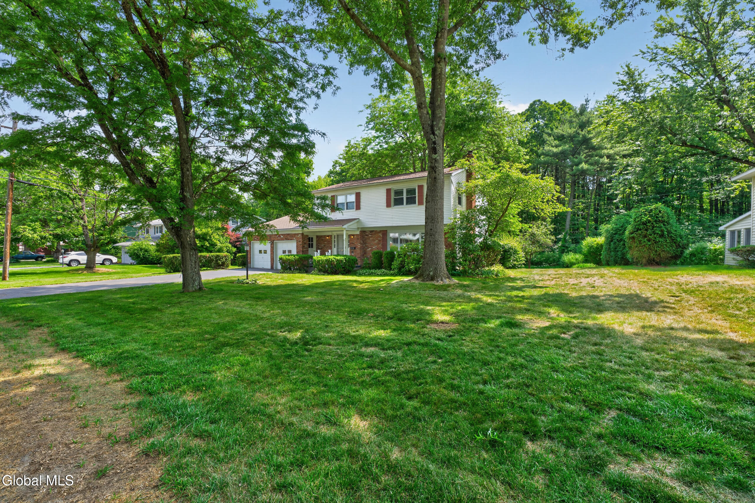1222 Hempstead Road Niskayuna, NY 12309 - Photo 4 of 52 0 Front 2