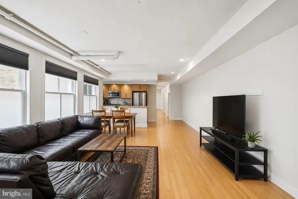 $799,000 | 1606 Chestnut Street, Unit 3, Philadelphia, PA 19103