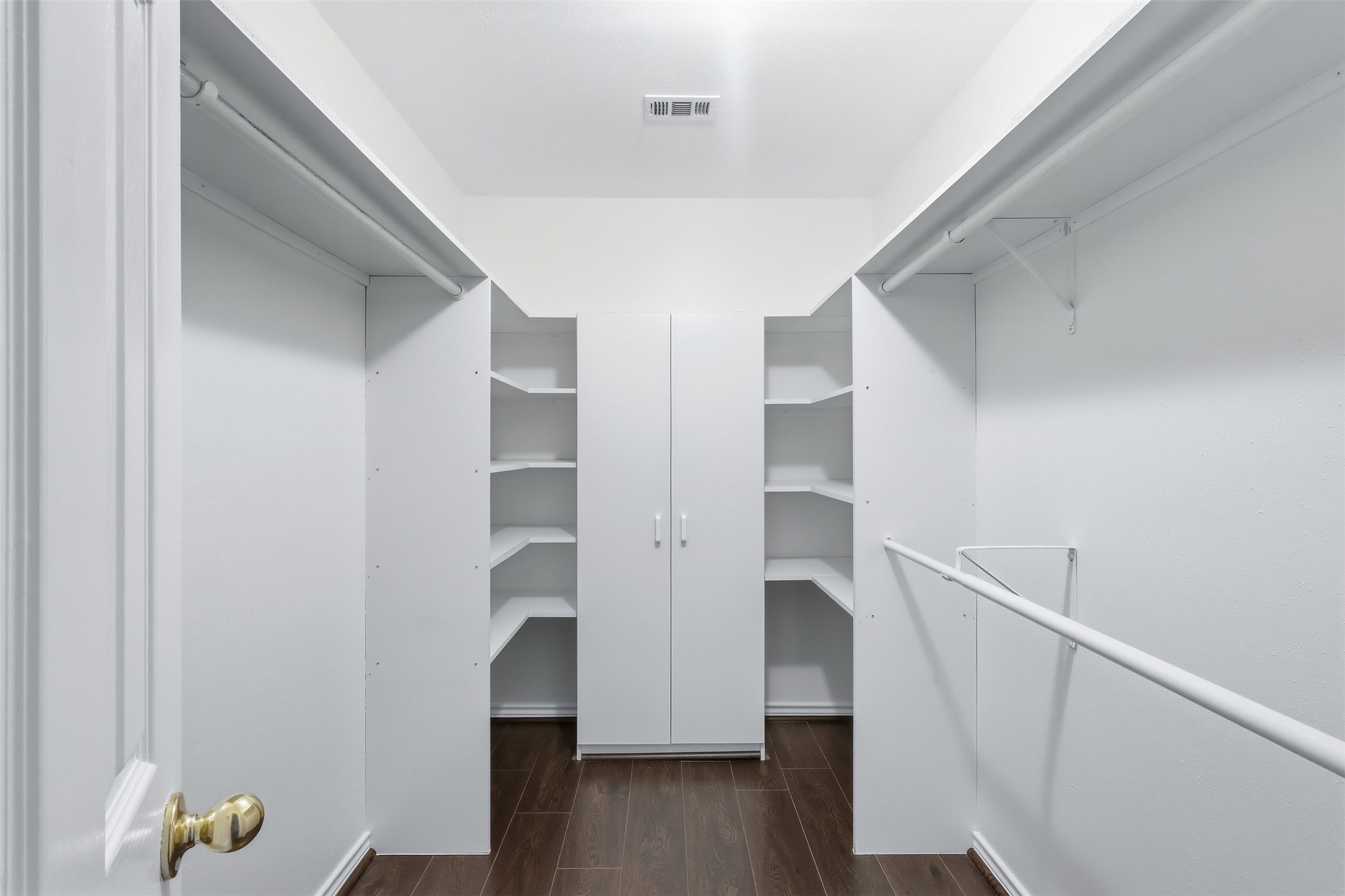 10 East Broken Oak Court Spring, TX 77381 - Photo 19 of 31 Spacious walk in closet, plenty of room for clothes, shoes, and more!