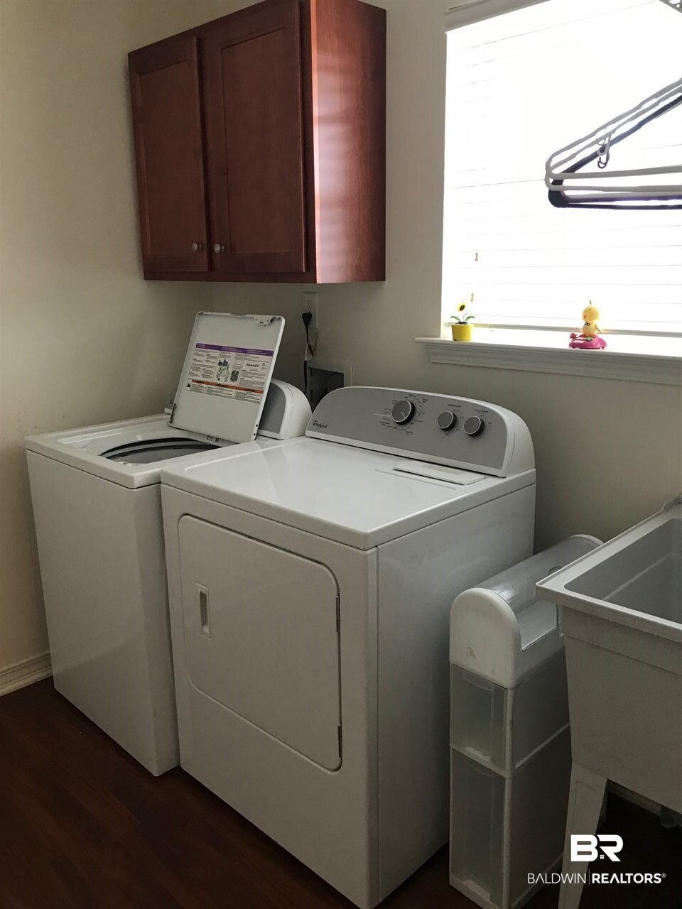 335 Manchester Lane Foley, AL 36535 - Photo 19 of 33 With utility sink - Washer Dryer Remain