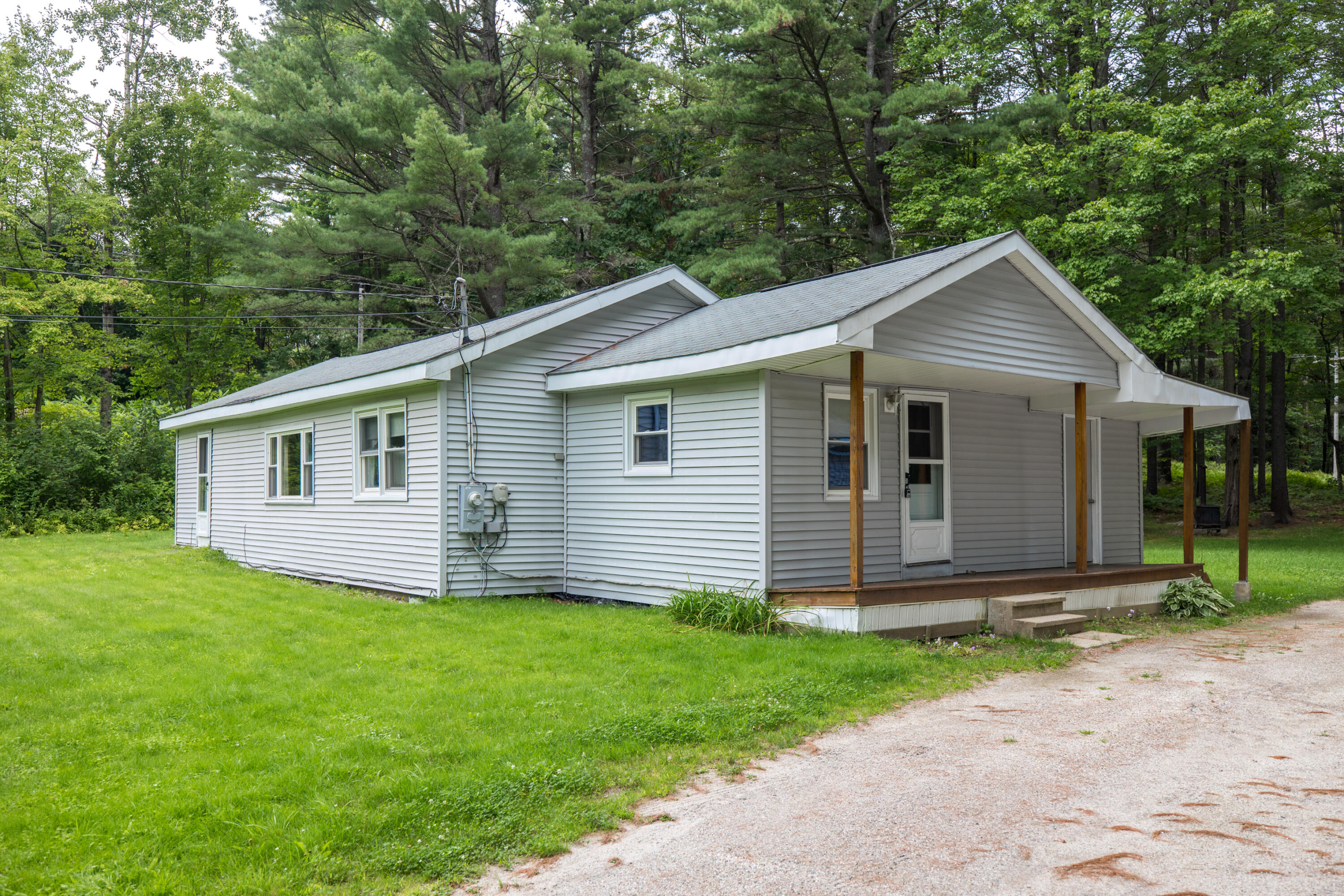 355 Merrow Road Auburn, ME 04210 - Photo 3 of 32 6I3A2727
