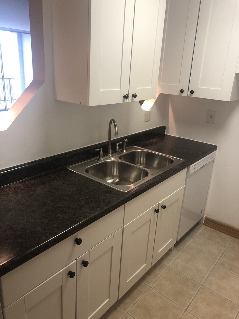 1043 South York Road, Unit 407 Bensenville, IL 60106 - Photo 4 of 7