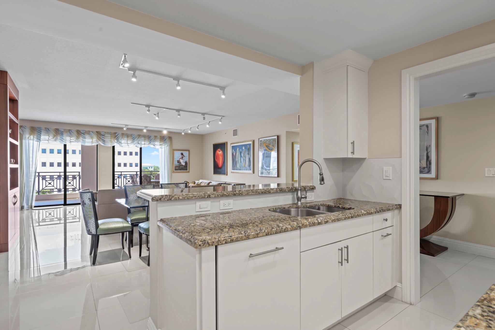 200 East Palmetto Park Road, Unit 607 Boca Raton, FL 33432 - Photo 11 of 54 Kitchen